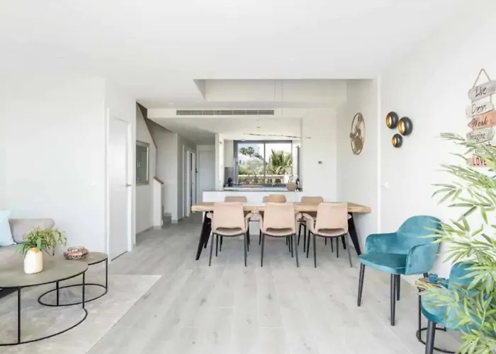 Fantastic Townhouse Near The * Málaga